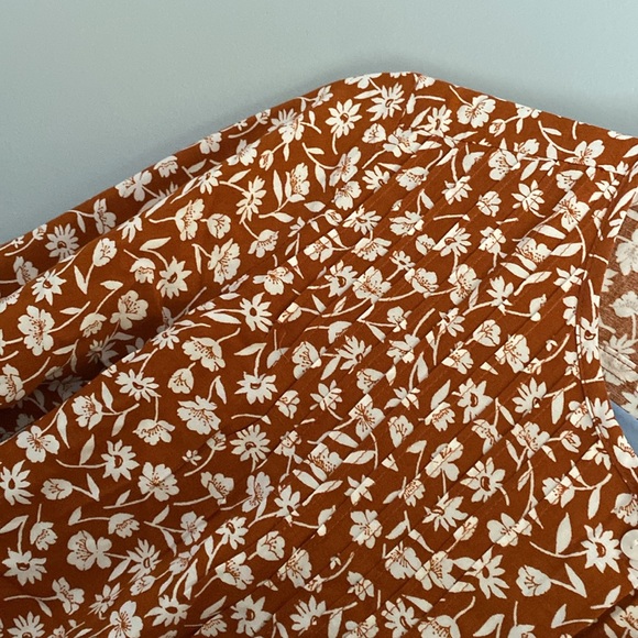 Old Navy Burnt Orange Floral Button-Up Top - Picture 5 of 5